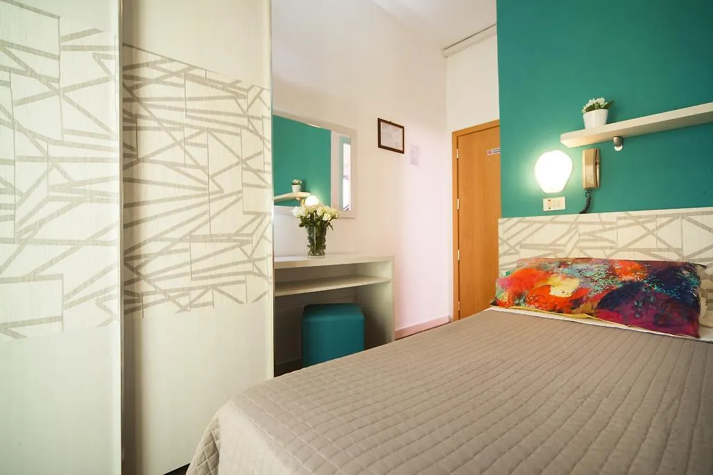 Hotel Nadia 里米尼 2*,  意大利