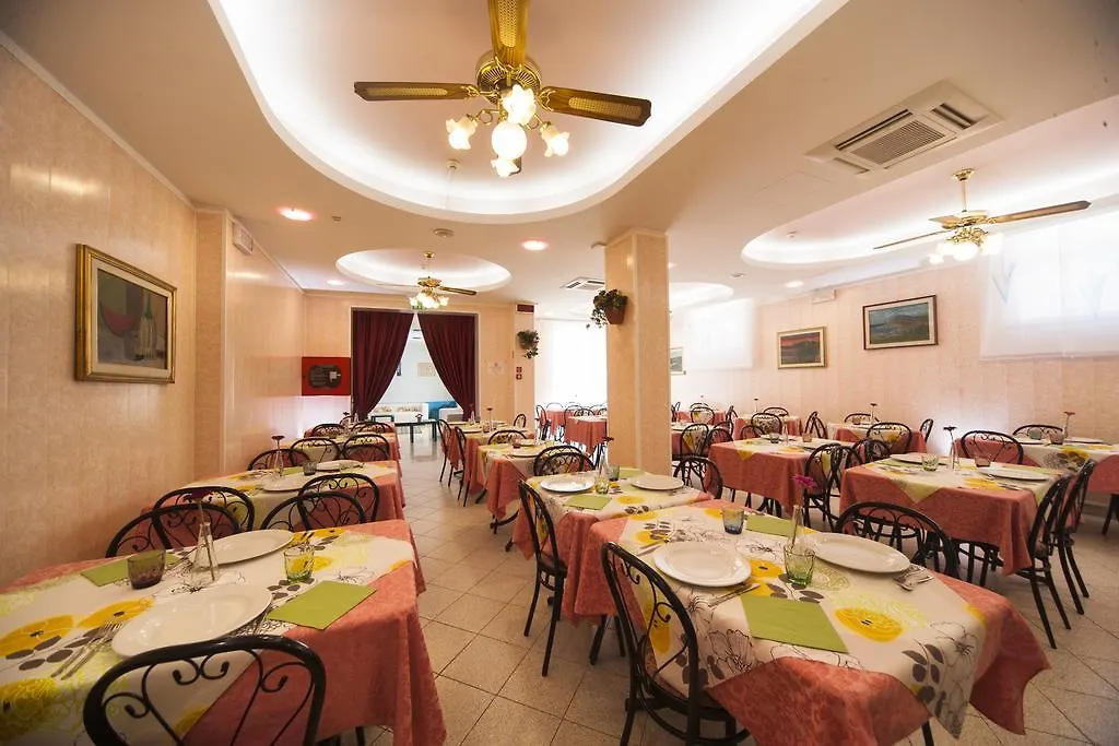 Hotel Nadia Rimini 2*,  İtalya